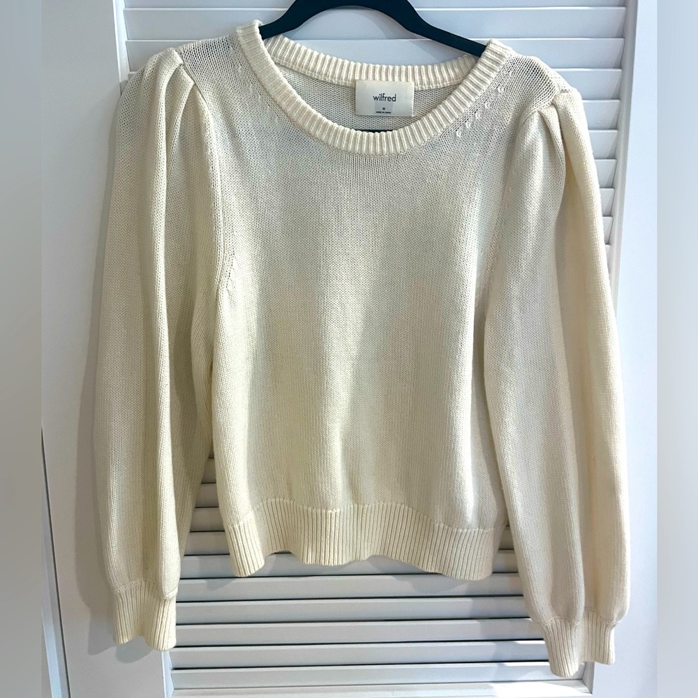 Aritzia Wilfred size medium sweater.